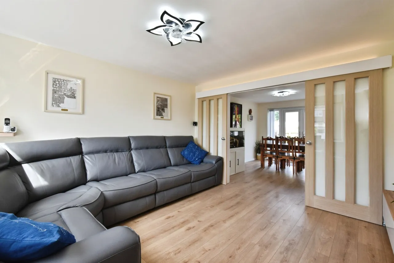 Oliver Jones Crescent, Tredegar, NP22, photo 4