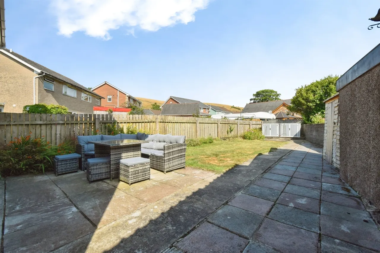 Oliver Jones Crescent, Tredegar, NP22, photo 14
