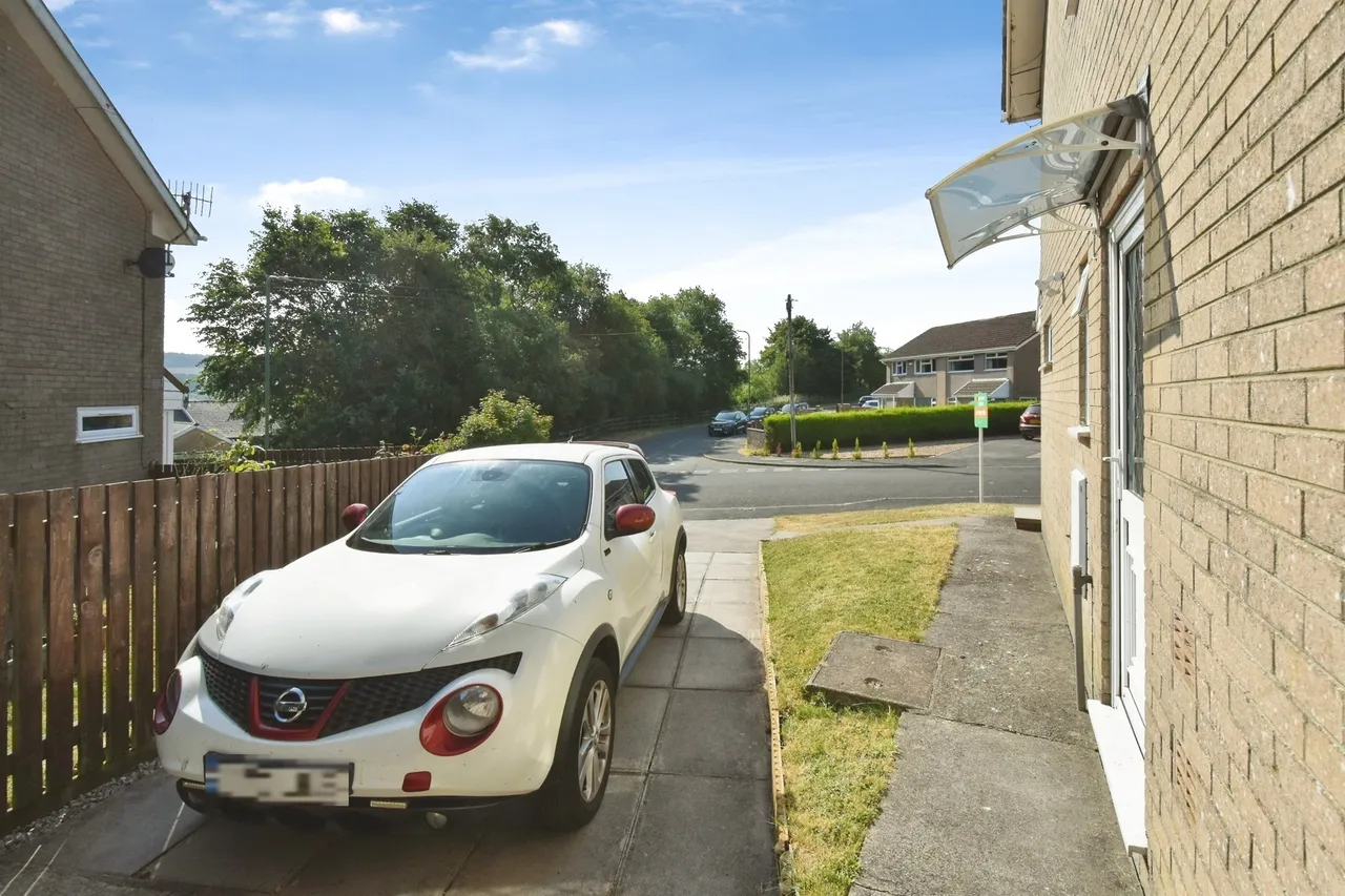 Oliver Jones Crescent, Tredegar, NP22, photo 13