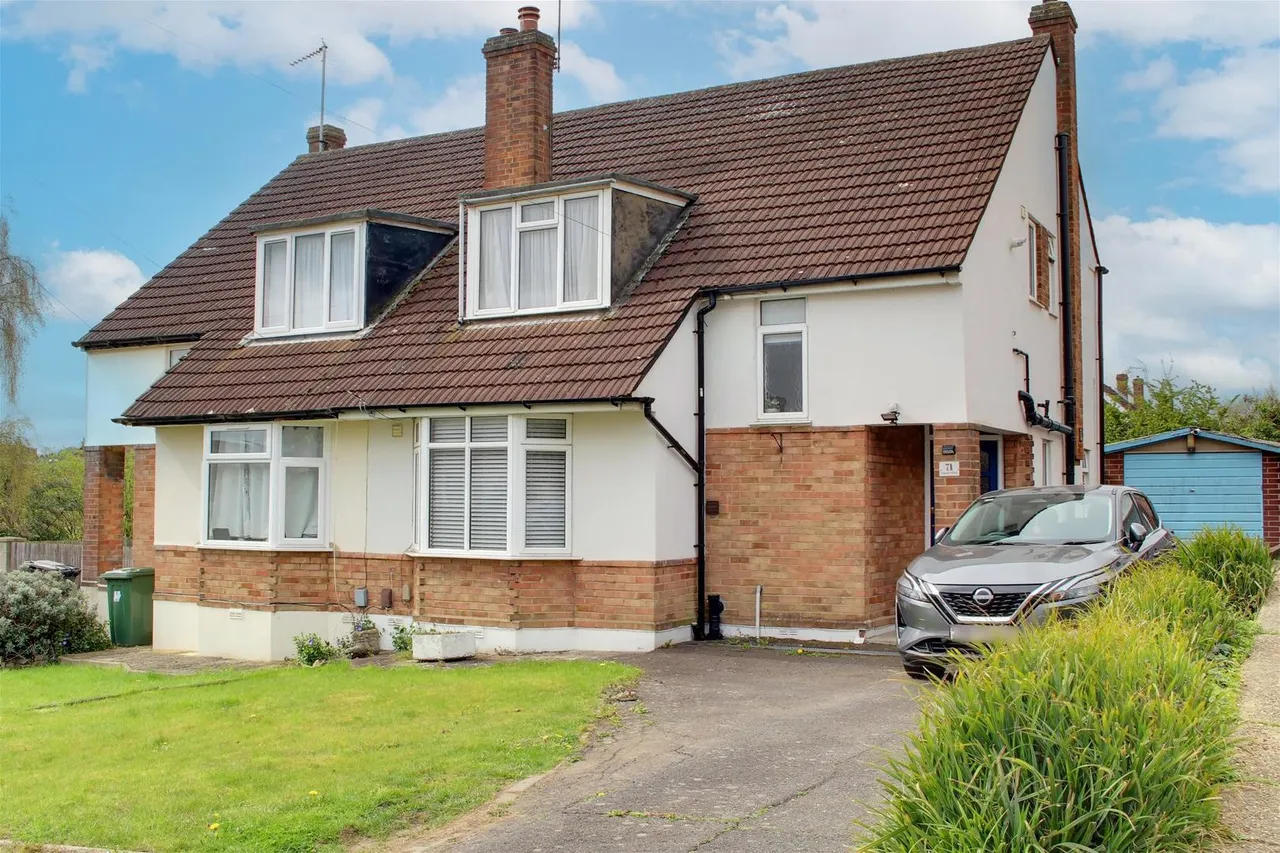 3 bed house for sale — Tempest Avenue, Potters Bar EN6 5JZ