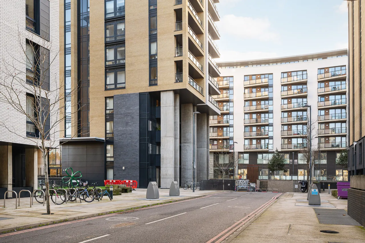 1504 Grand Regent Tower, 2 Cadmium Square, London, photo 12