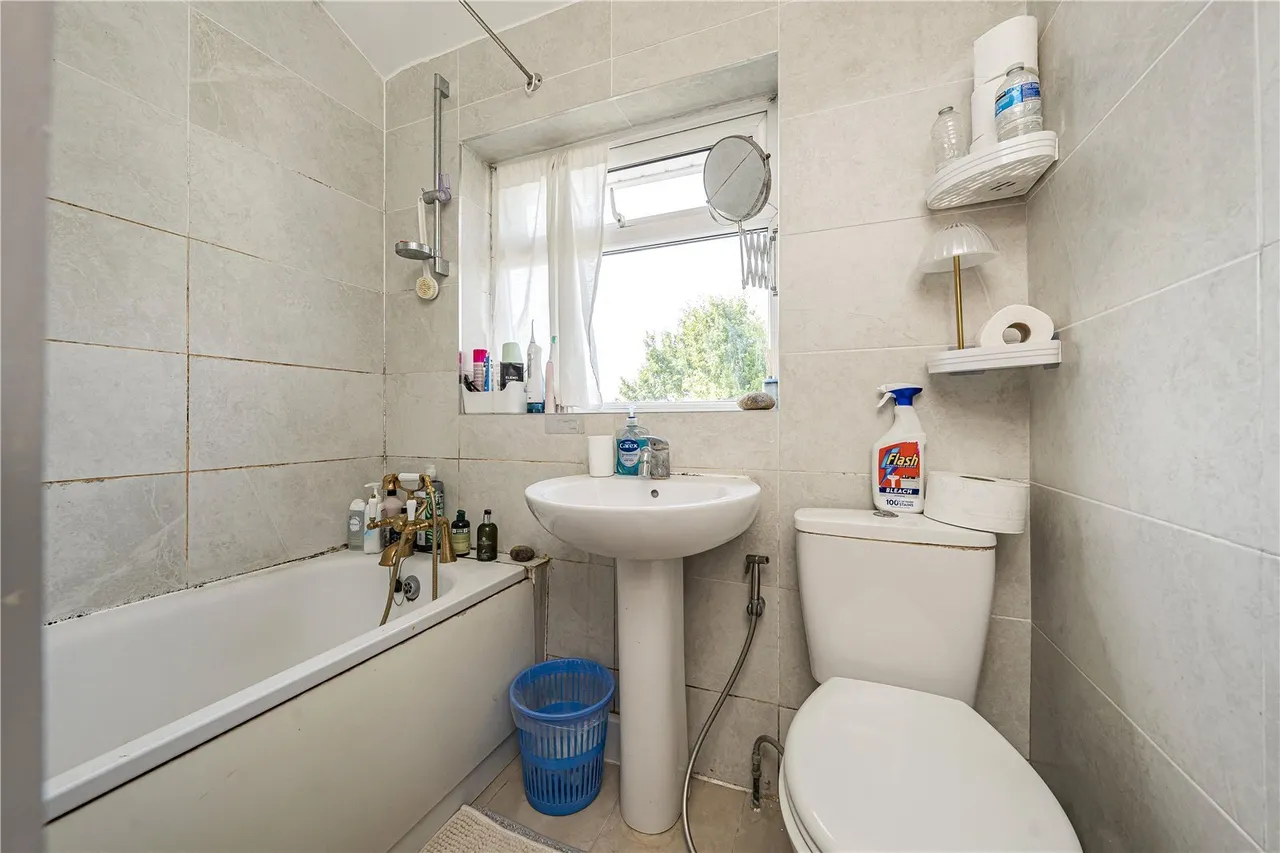 Northwood Gardens, Greenford, UB6, photo 9