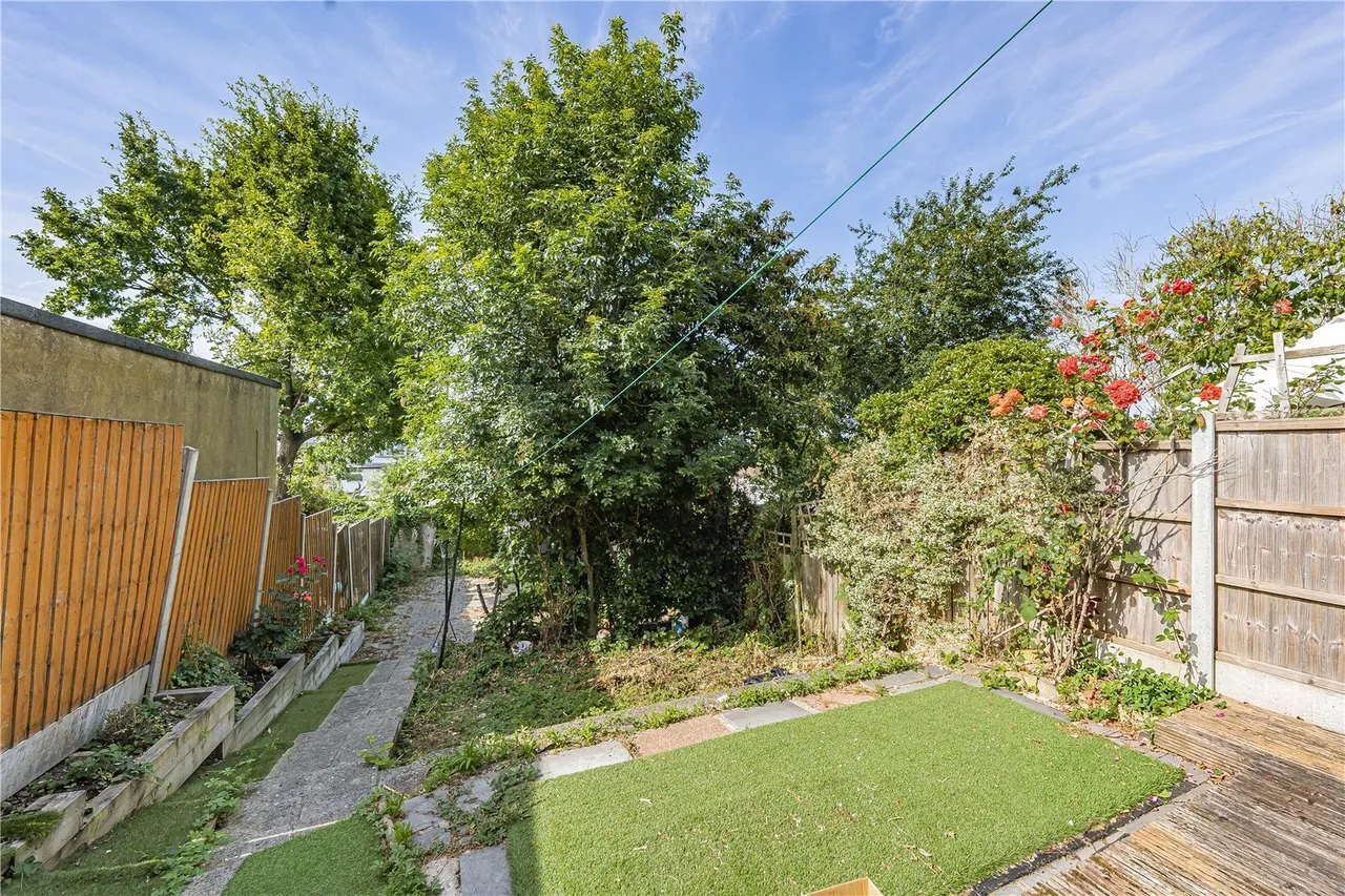 Northwood Gardens, Greenford, UB6, photo 6