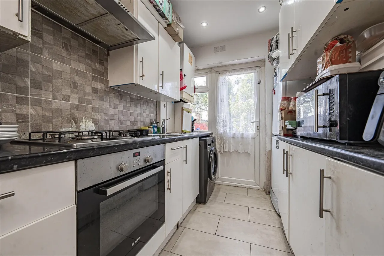 Northwood Gardens, Greenford, UB6, photo 4