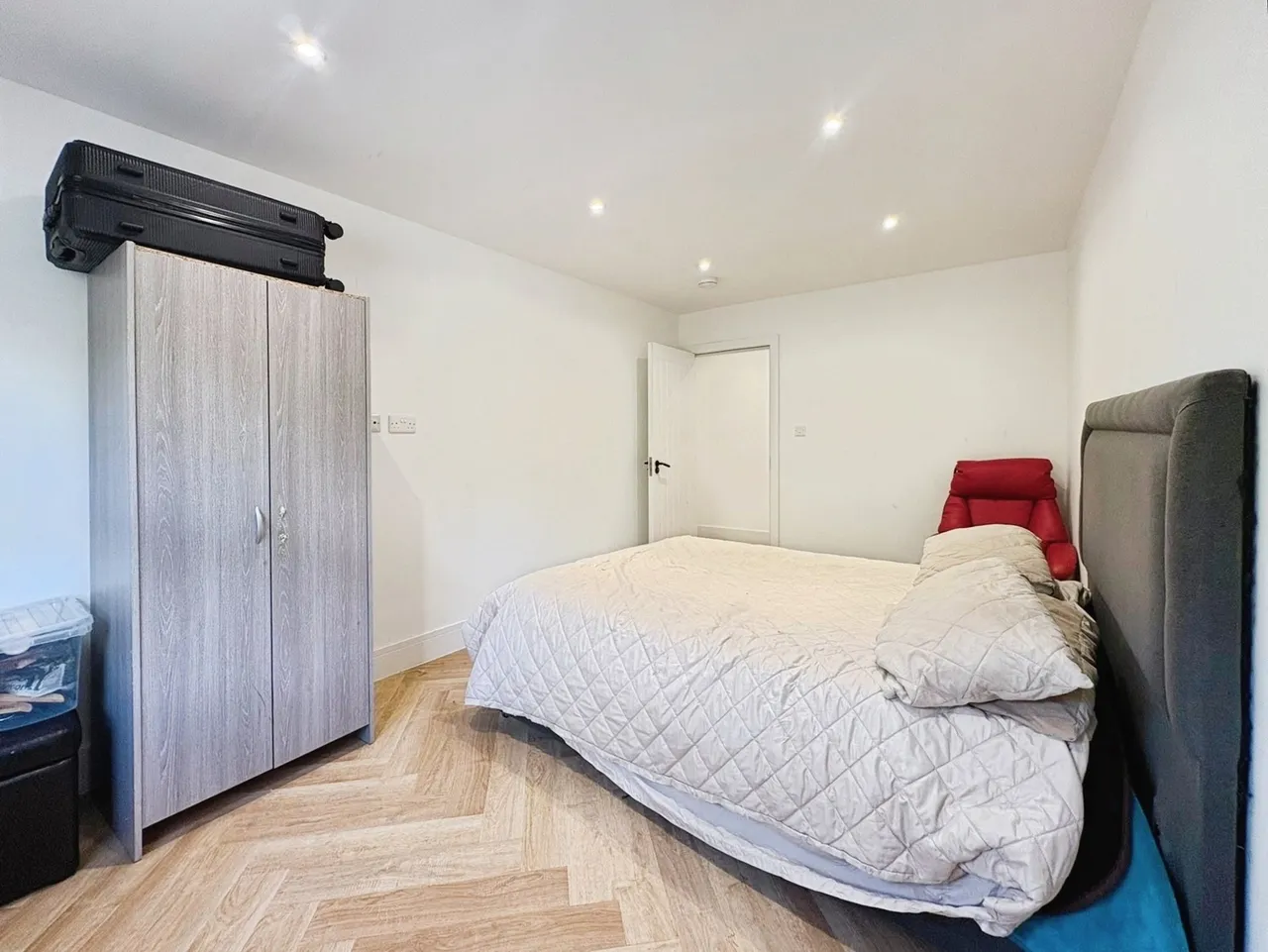 London Road, Camberley, GU15, photo 3