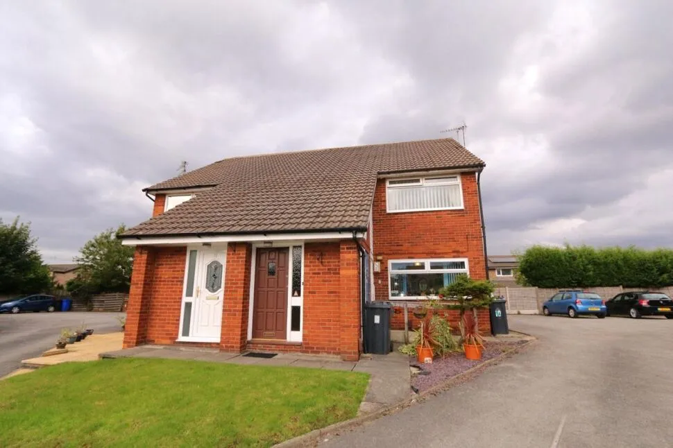 2 bed flat to rent — Briardene, Denton, Greater Manchester, M34