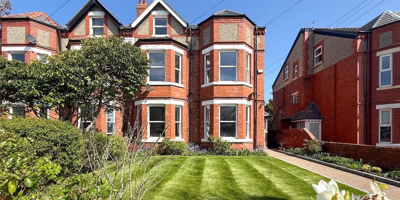 3 bed flat for sale, Queens Road, Hoylake, CH47