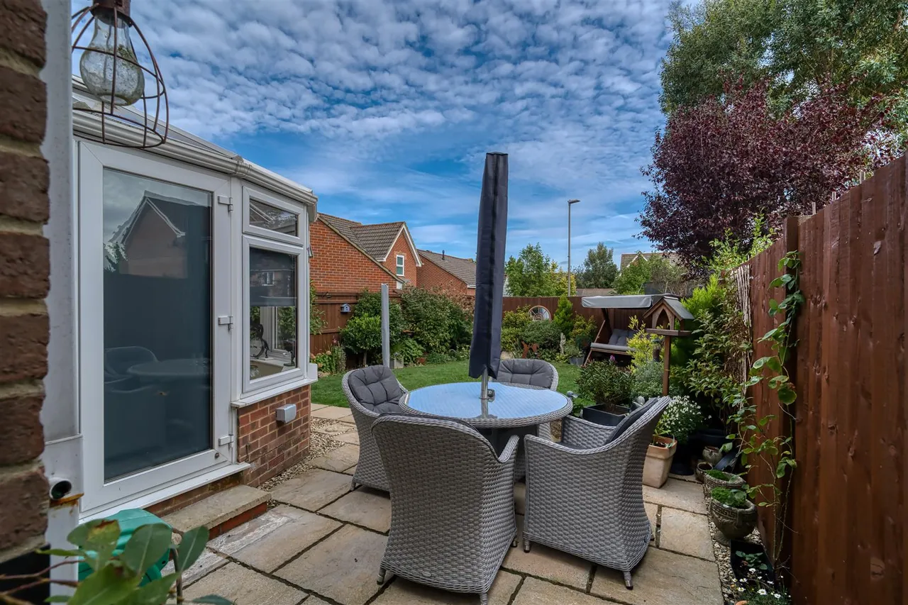 Camelot Way, Gillingham, photo 11