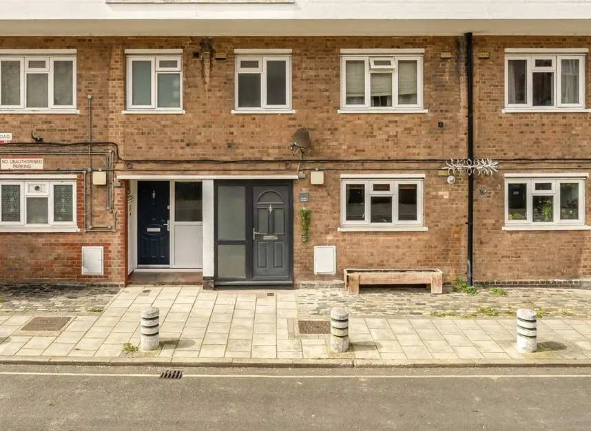 3 bed flat for sale — Solon New Road Estate, Clapham, SW4