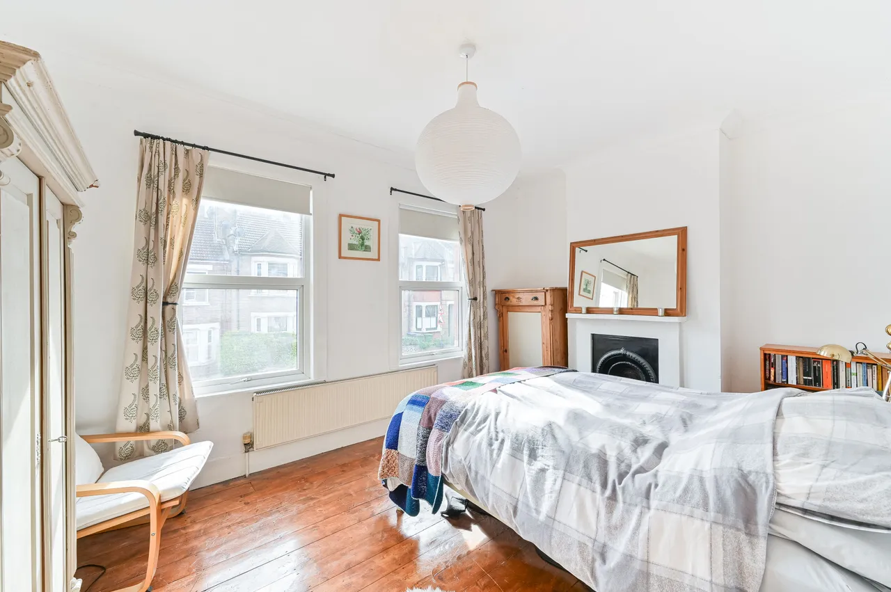 80 Roydene Road, London, photo 3