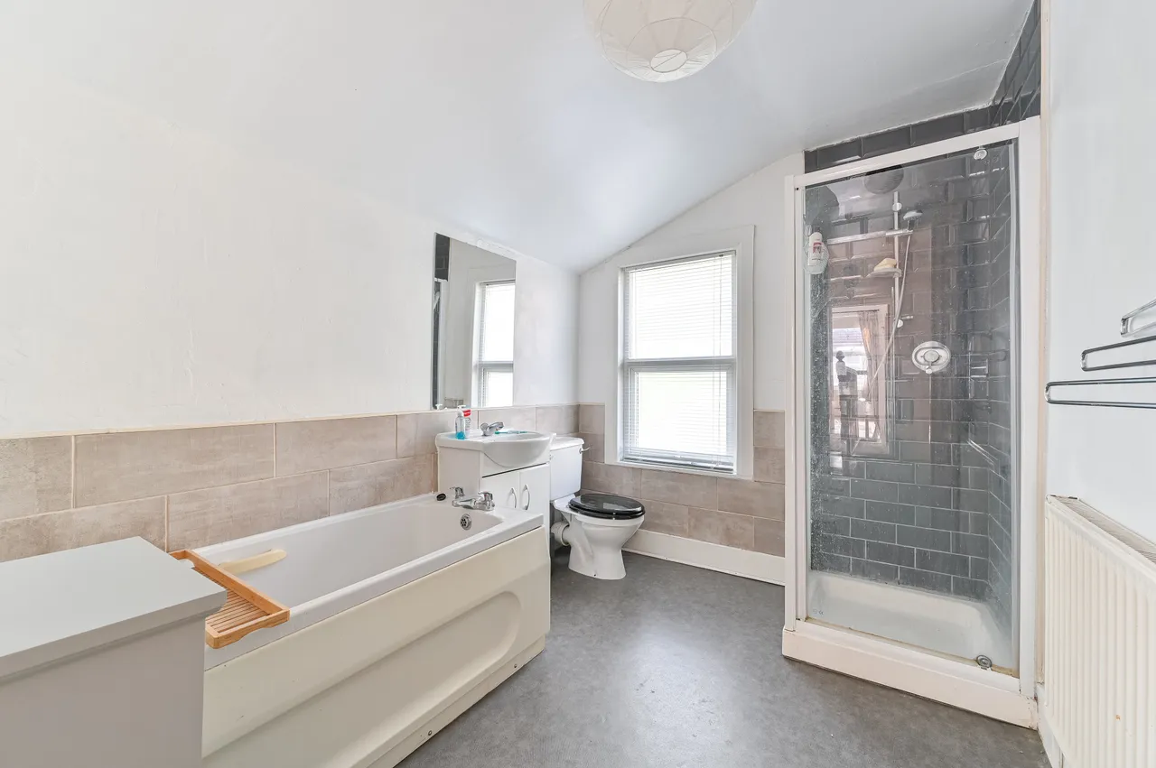 80 Roydene Road, London, photo 6