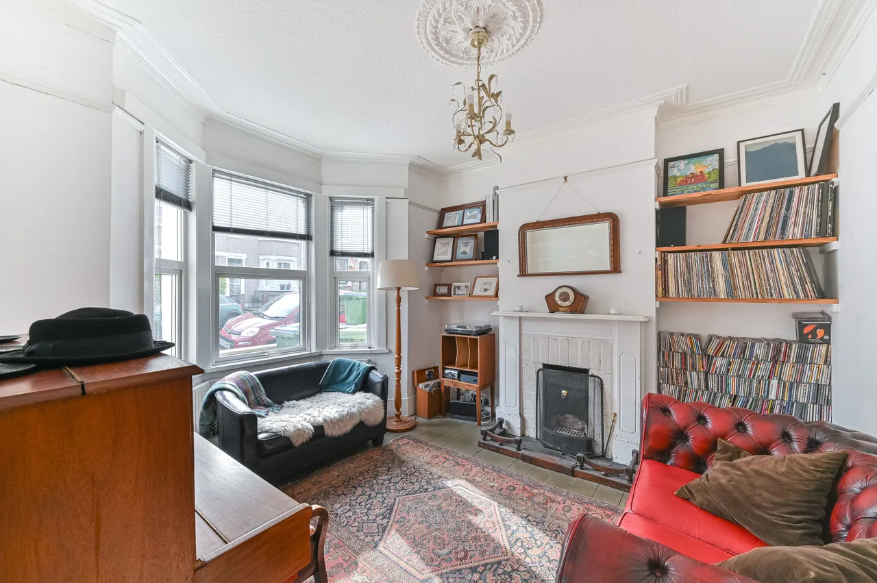 80 Roydene Road, London, photo 4