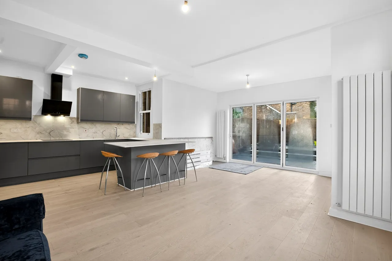 4 bed house for sale — Priory Road, London