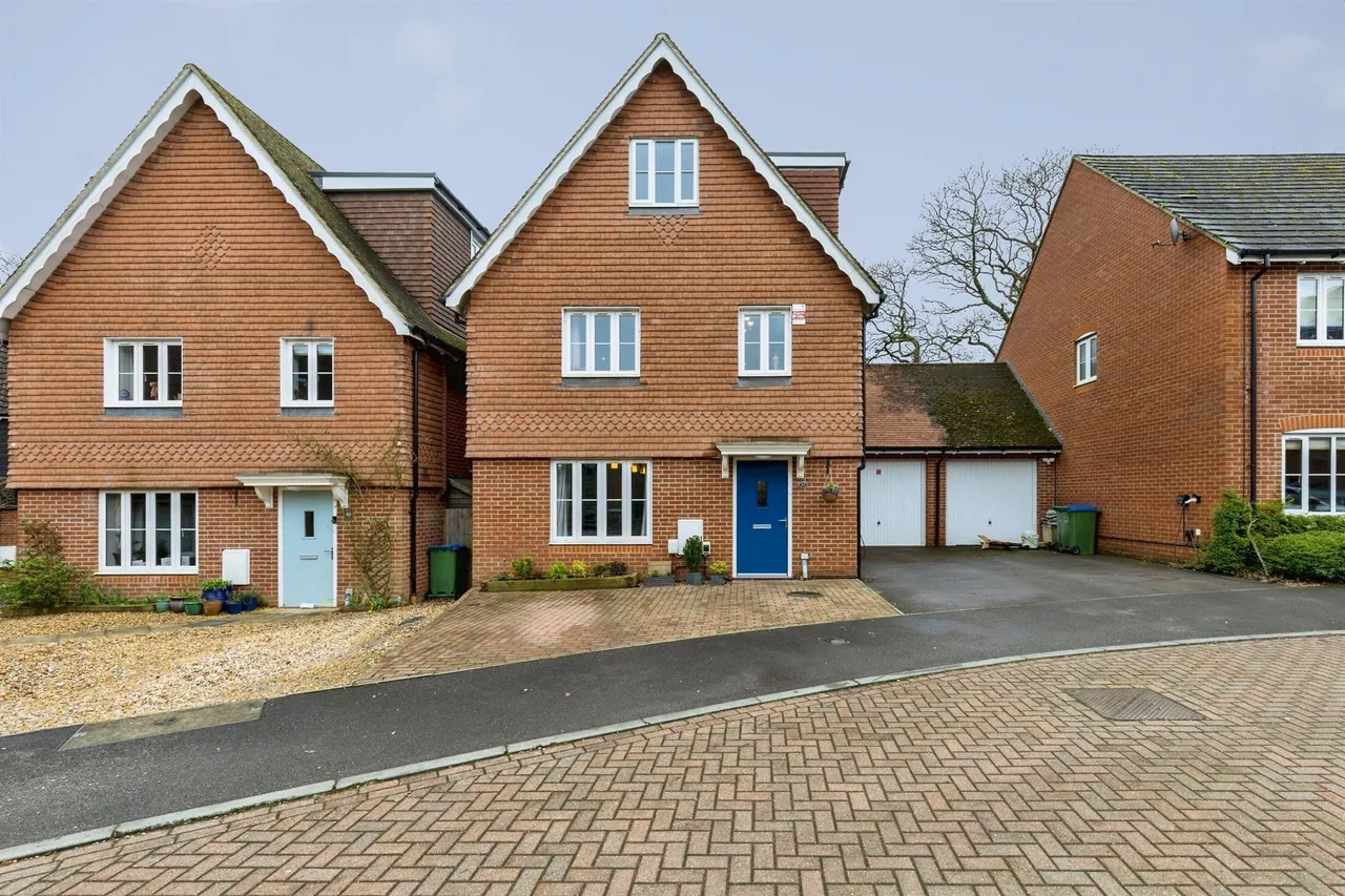5 bed house for sale — Rascals Close, Southwater, Horsham