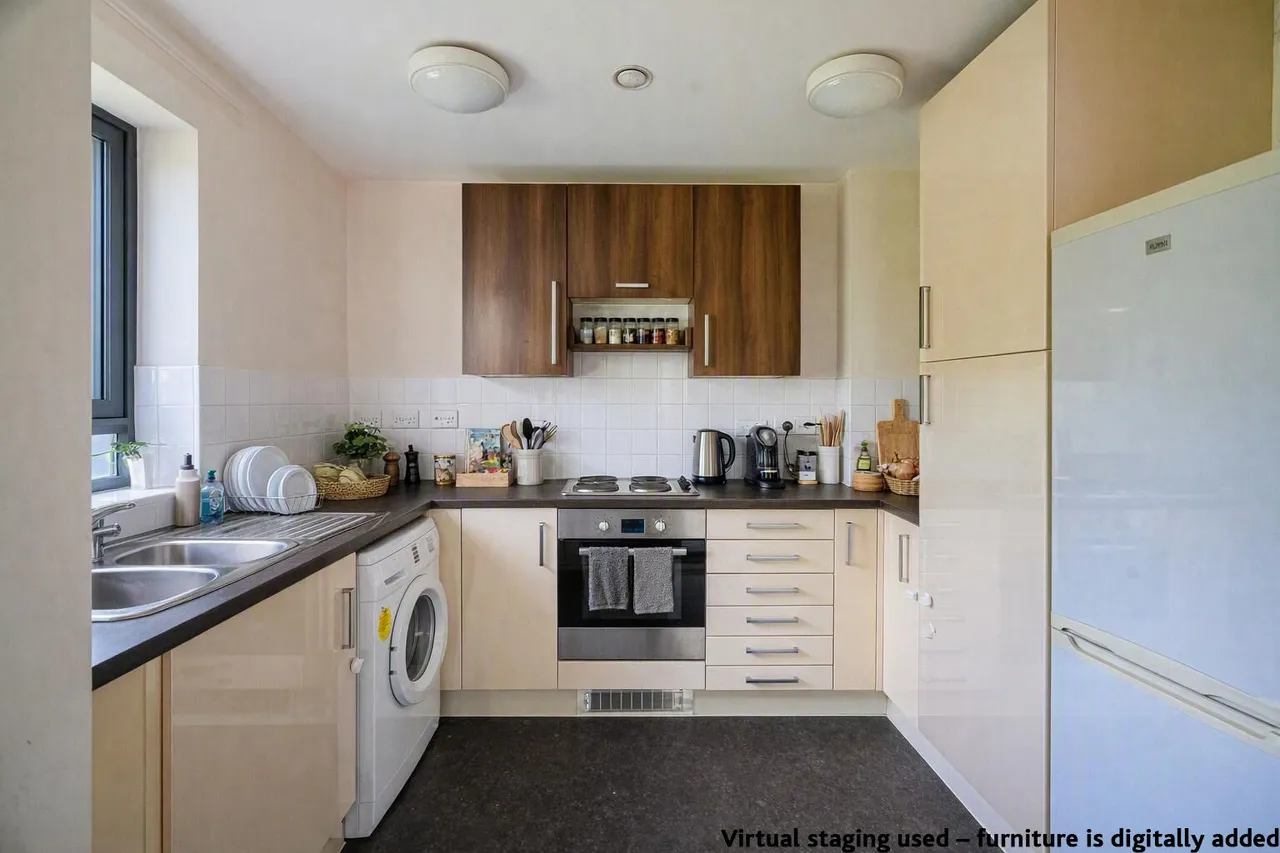 Flat 8, Edward Heylyn House, 15 Thomas Fyre Drive, London, photo 3