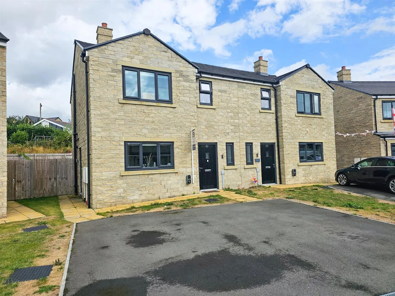 3 bed house for sale — Mill Gardens, Silsden, Keighley, BD20 0GB