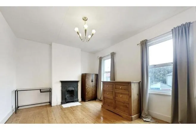 Swingate Lane, London, photo 9