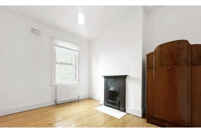 Swingate Lane, London, photo 8