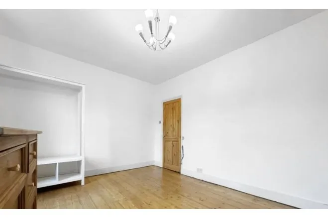 Swingate Lane, London, photo 11