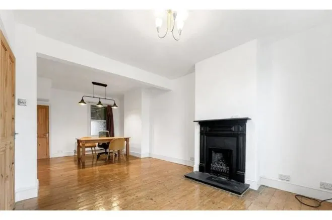 Swingate Lane, London, photo 2