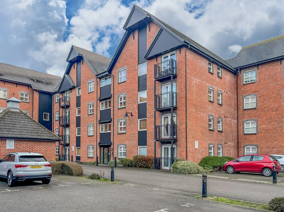 2 bed flat for sale, West Dock The Wharf, Leighton Buzzard, LU7