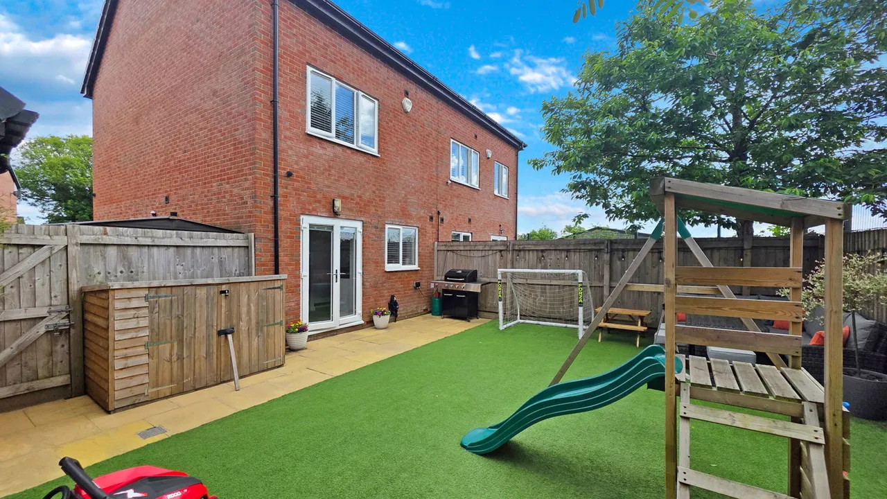 Juniper Gardens, Boothstown, M28, photo 5
