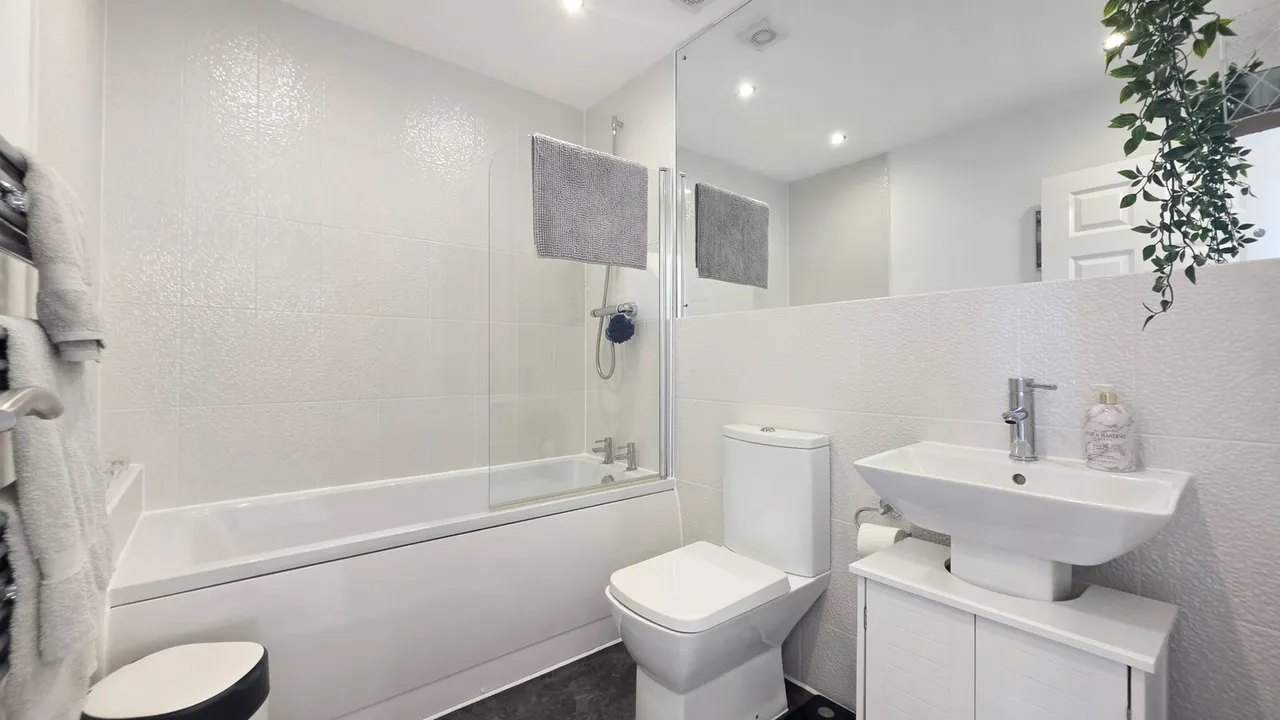Juniper Gardens, Boothstown, M28, photo 26