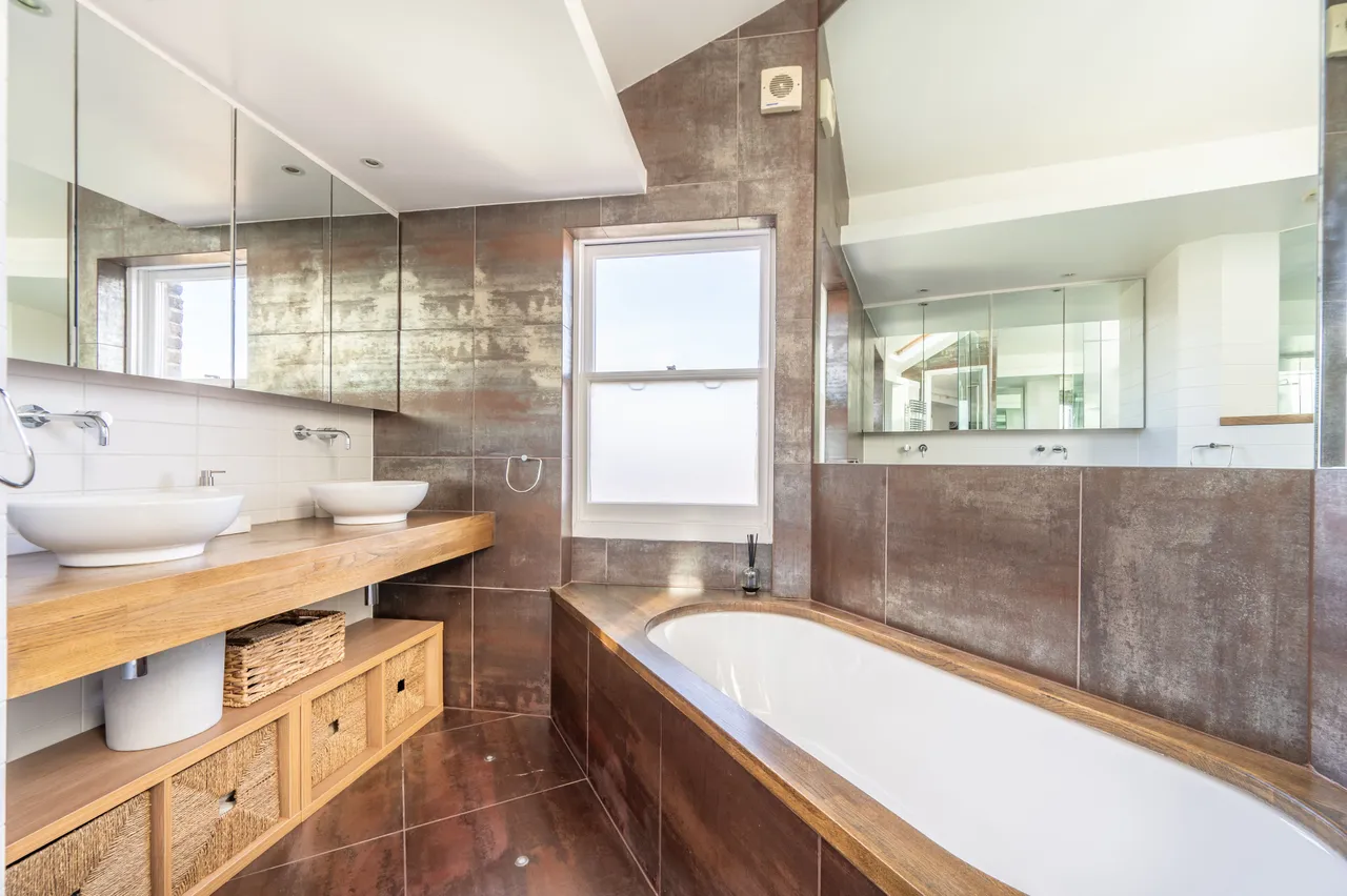 First To Third Floor, 121 Clarendon Road, London, photo 11