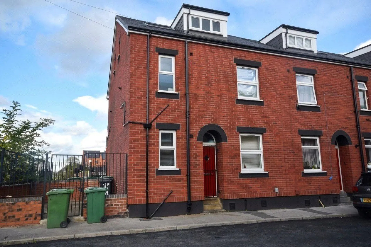 2 bed house to rent, Cedar Mount, Leeds, LS12
