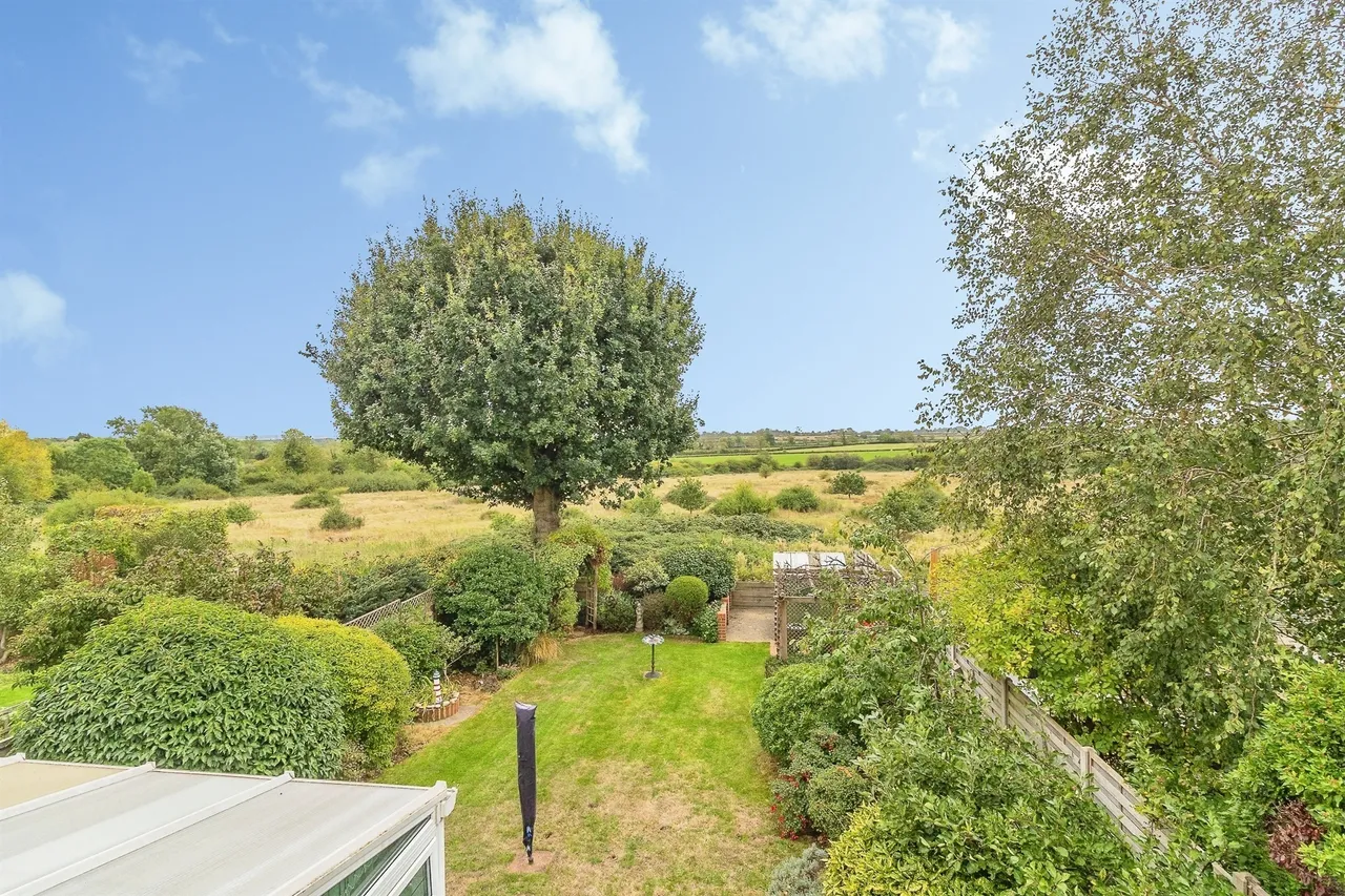 High Street North, Stewkley, LU7, photo 2