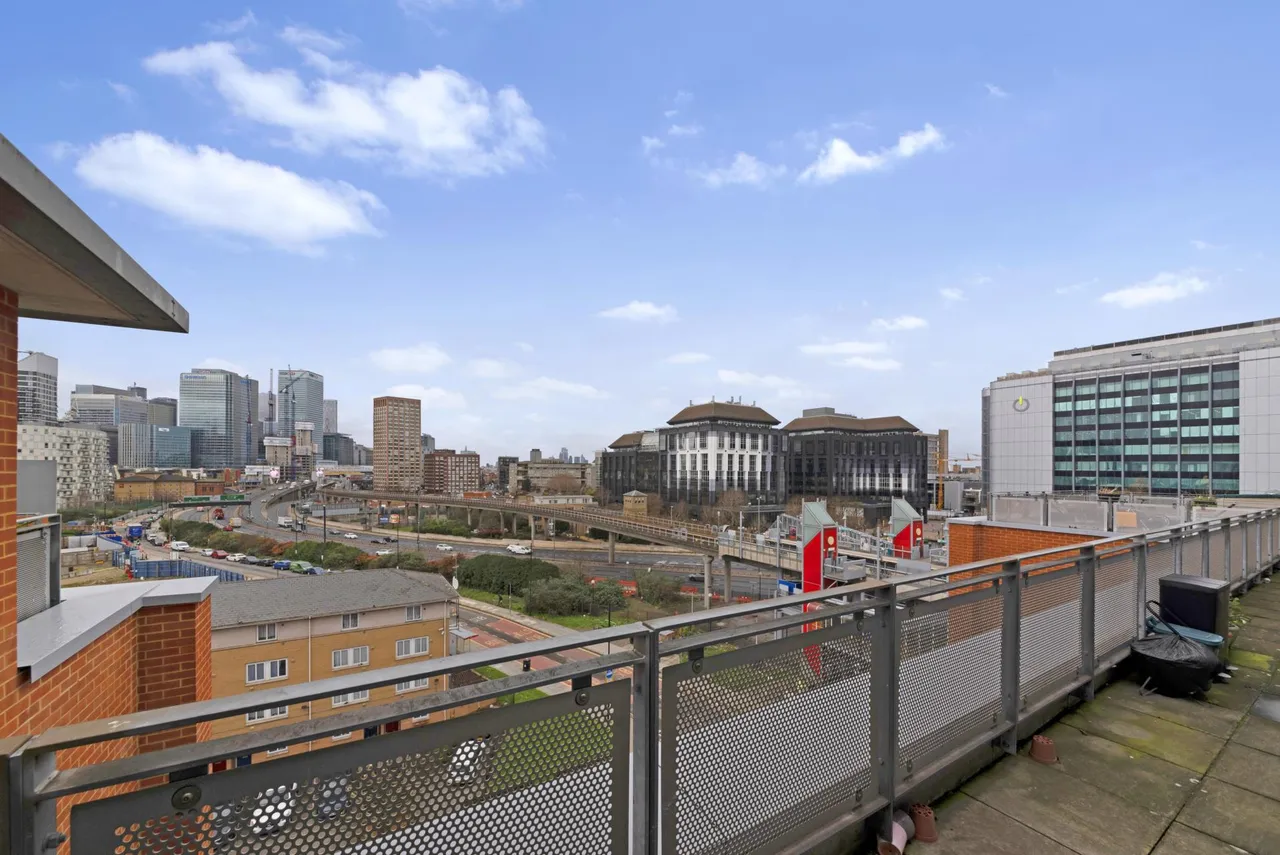 Newport Avenue, E14, photo 2