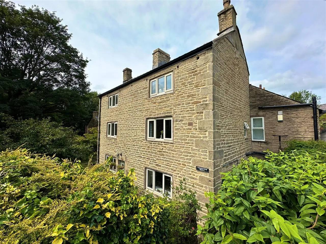 4 bed house for sale, Market Street, Hayfield, SK22