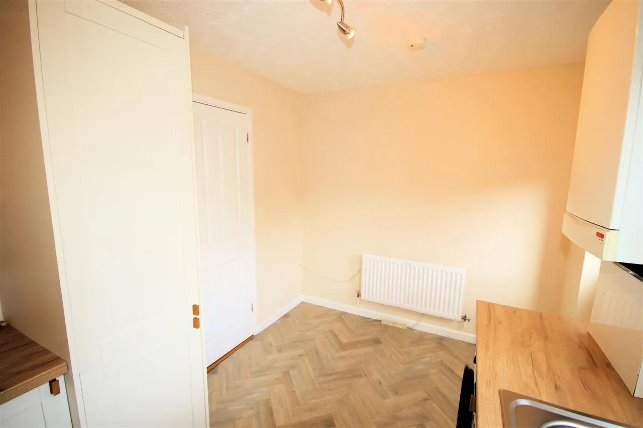 Graphic Close, Dunstable, Bedfordshire LU6 3EL, photo 10