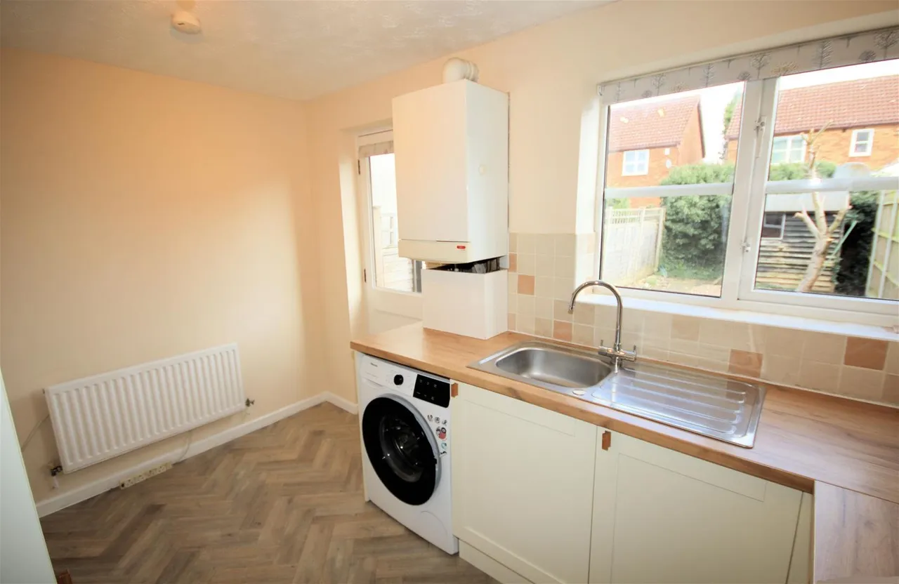 Graphic Close, Dunstable, Bedfordshire LU6 3EL, photo 9