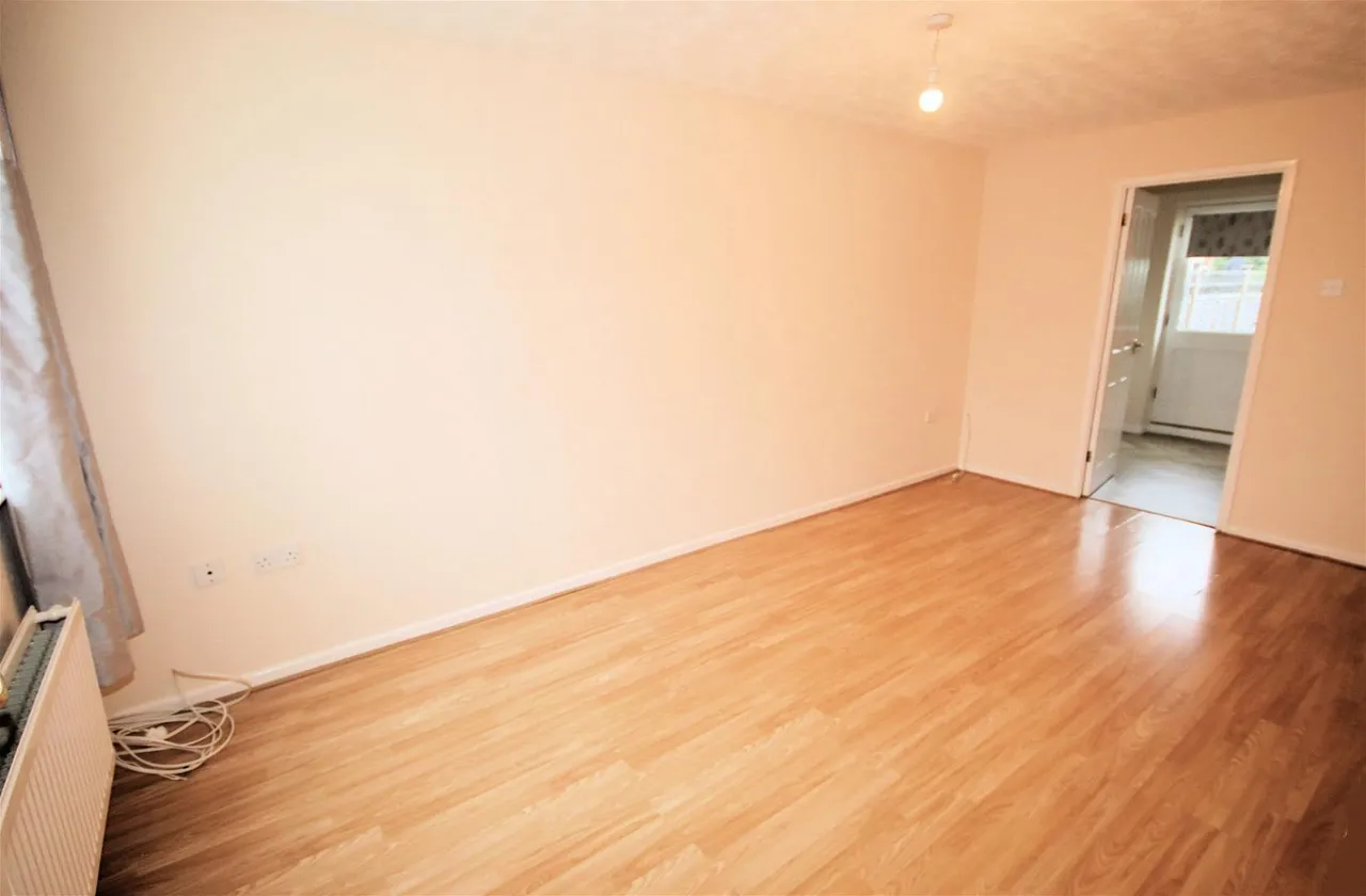 Graphic Close, Dunstable, Bedfordshire LU6 3EL, photo 8