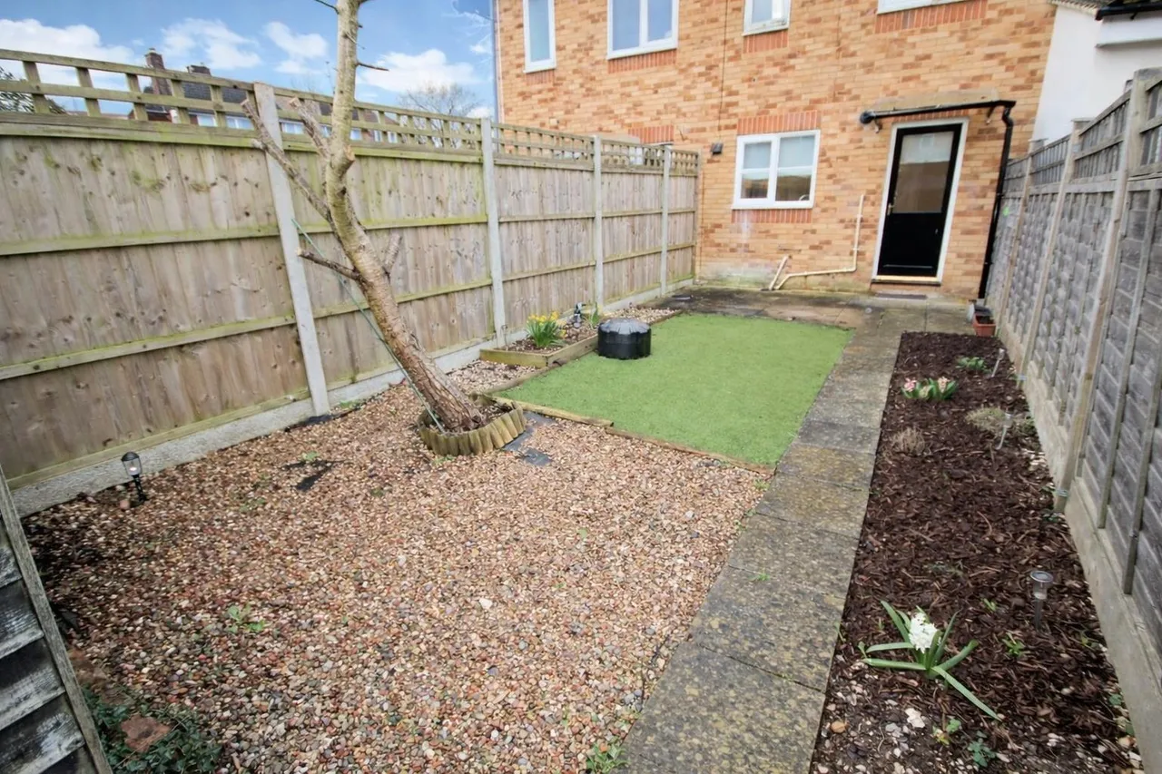 Graphic Close, Dunstable, Bedfordshire LU6 3EL, photo 15
