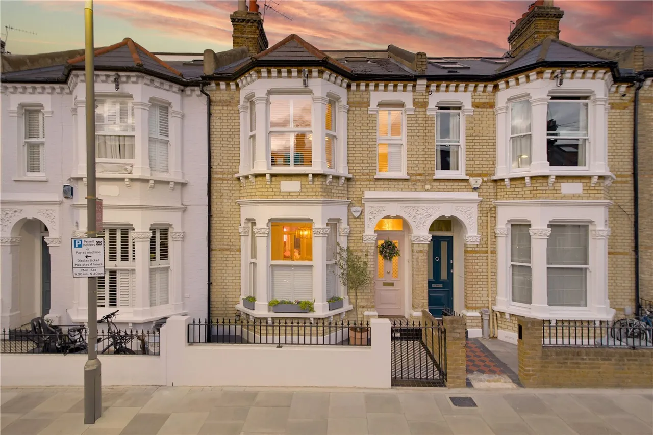Grandison Road, London, SW11, photo 2