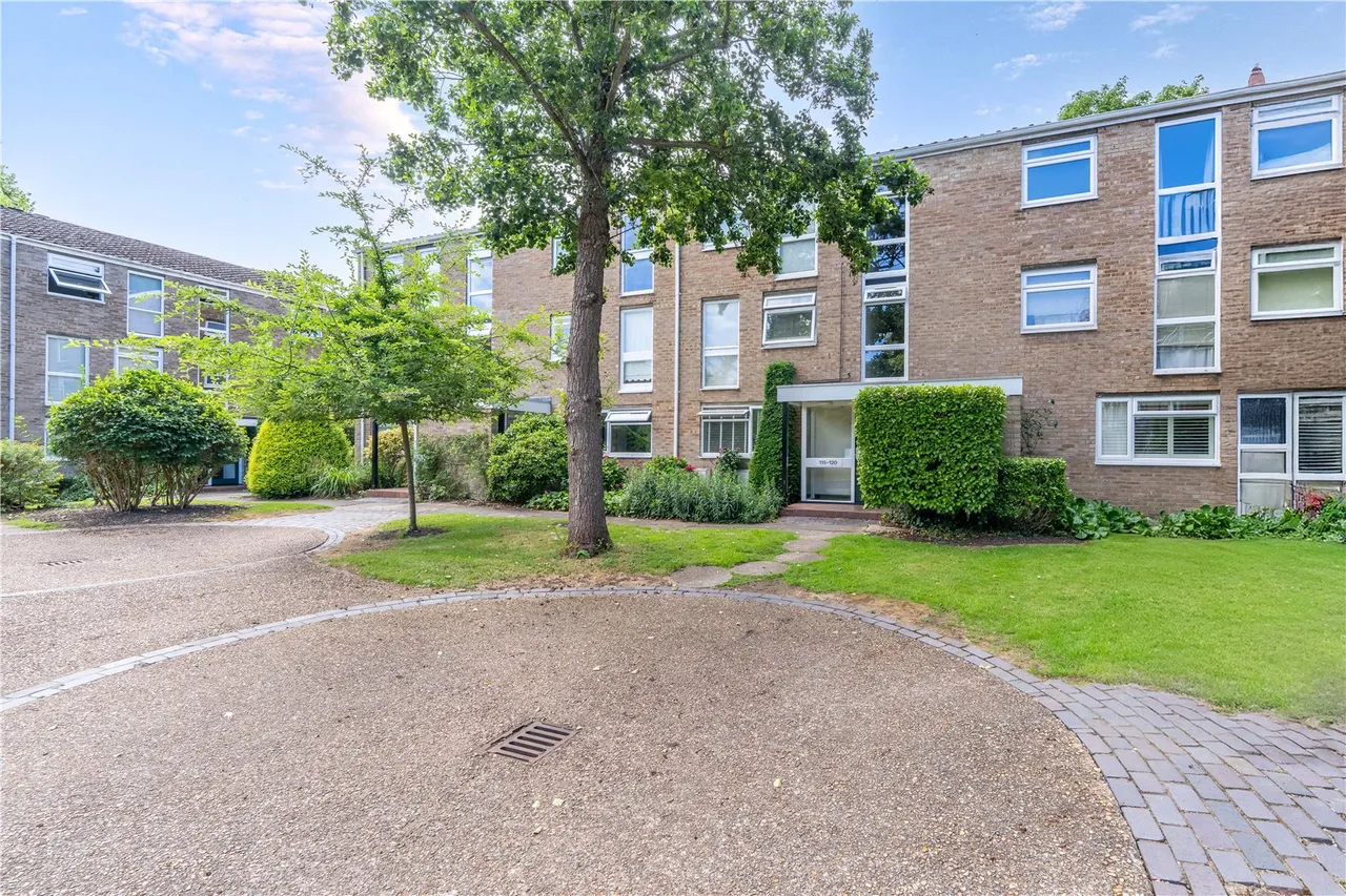 1 bed flat for sale — Harrowdene Gardens, Teddington, TW11 0DL