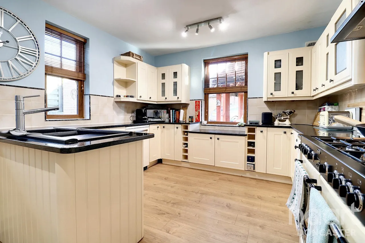 Top Road, Barnby Dunn, DN3, photo 8
