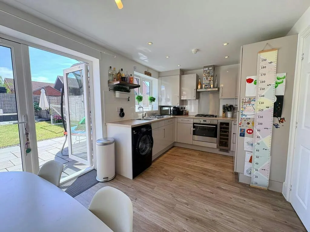 Harmony Road, Horley, RH6, photo 2