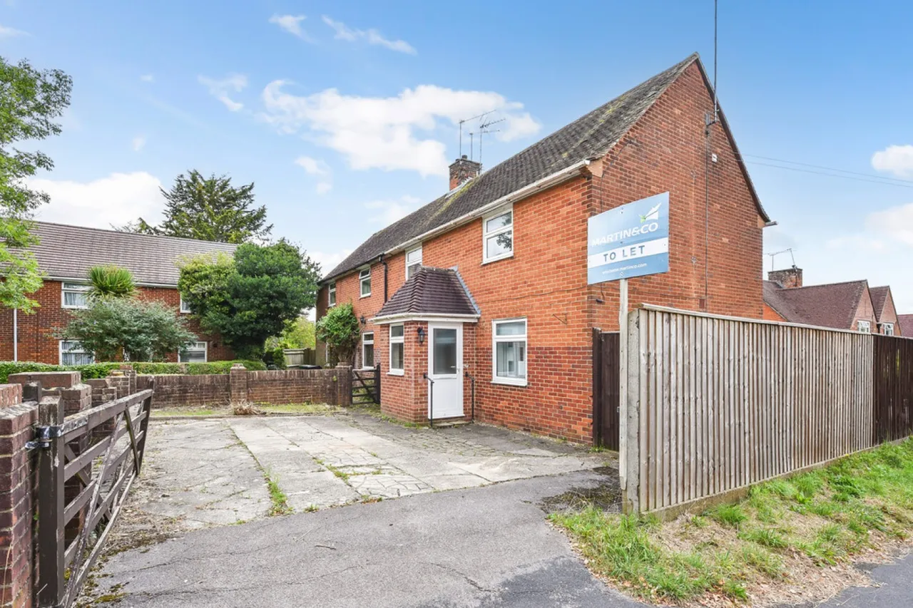 1 bed house to rent — Stanmore Lane, Winchester
