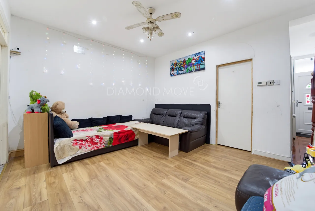 Cromwell Road, Hounslow, TW3 3QQ, photo 2