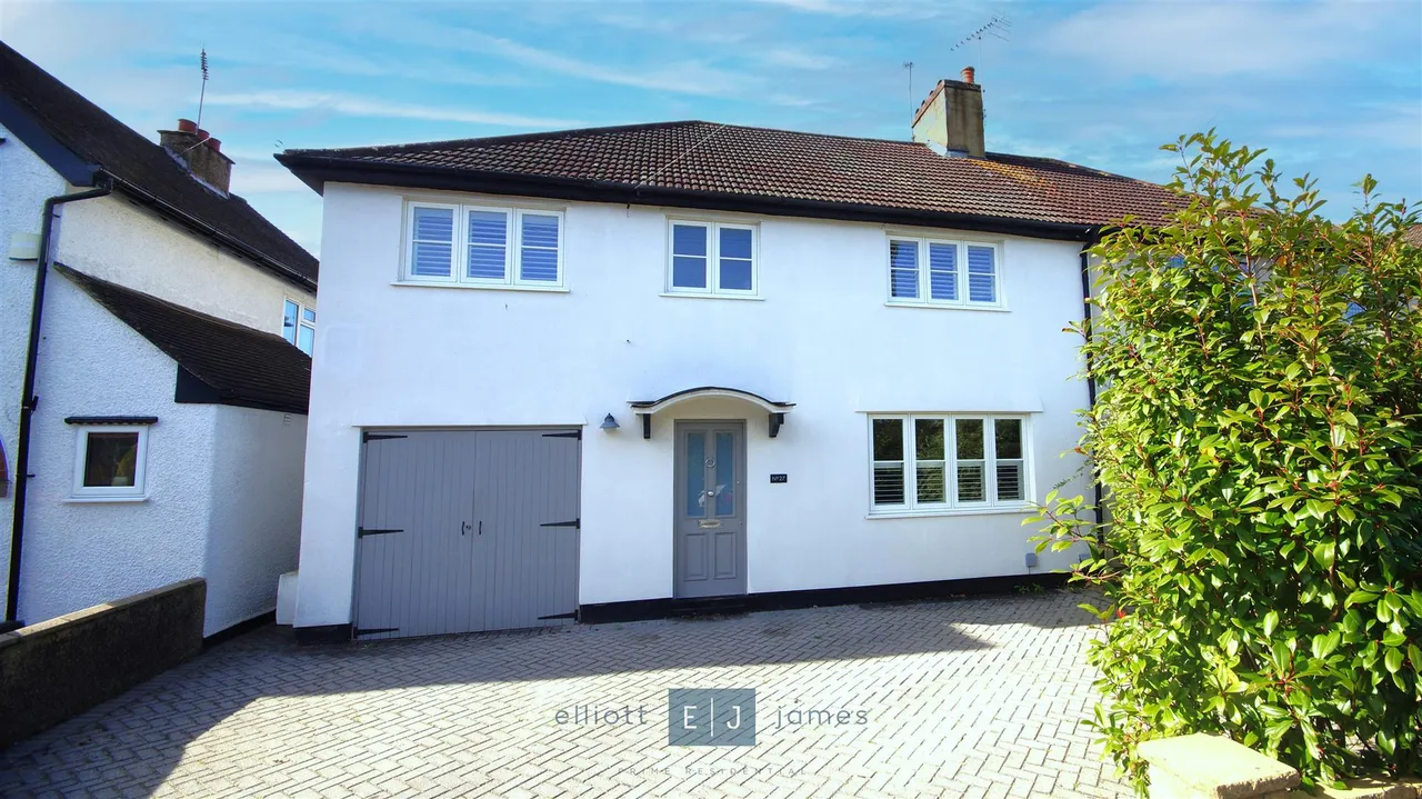 4 bed house for sale — Lower Park Road, Loughton