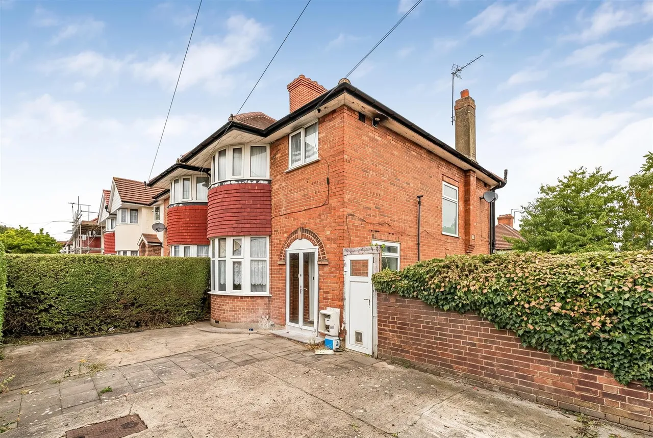 3 bed house for sale, Medway Gardens, Wembley, HA0