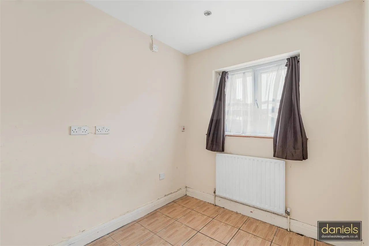 Medway Gardens, Wembley, HA0, photo 10