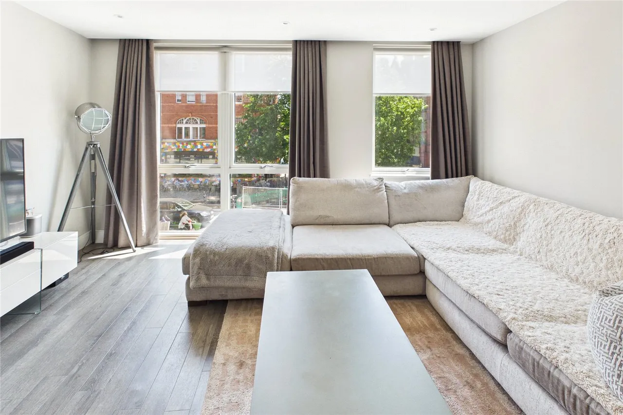 Gaumont Place, London, SW2, photo 9