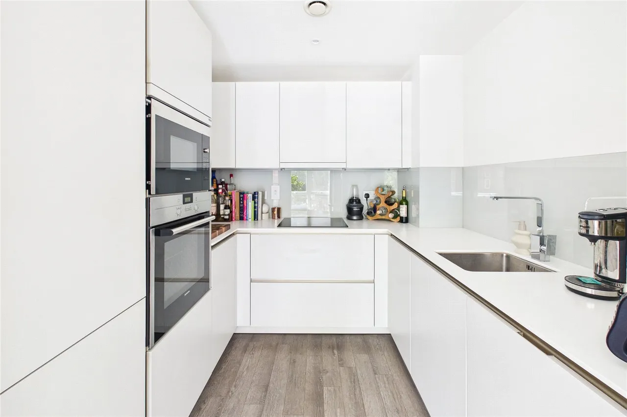 Gaumont Place, London, SW2, photo 10