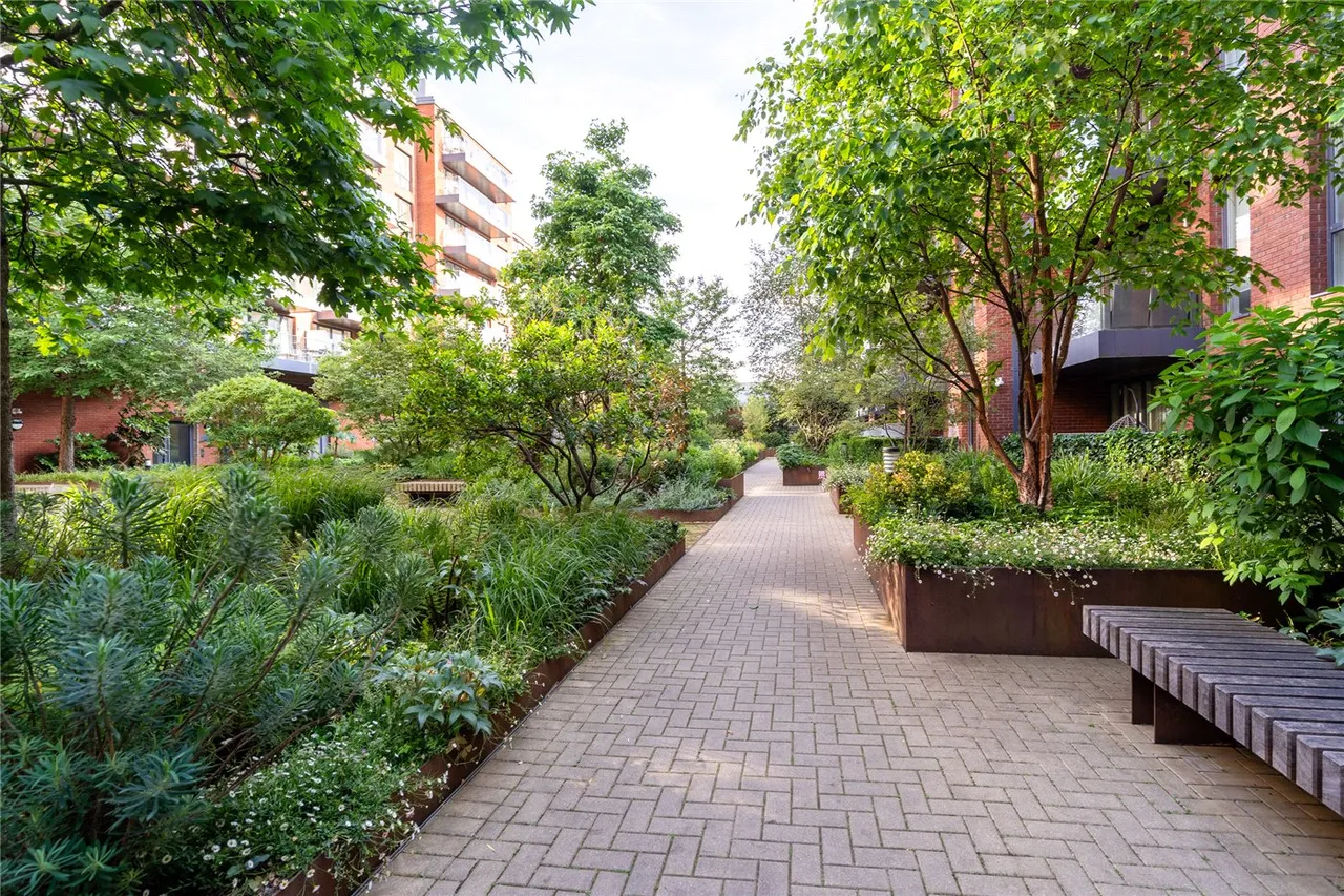Gaumont Place, London, SW2, photo 5