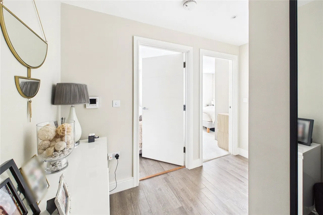 Gaumont Place, London, SW2, photo 12