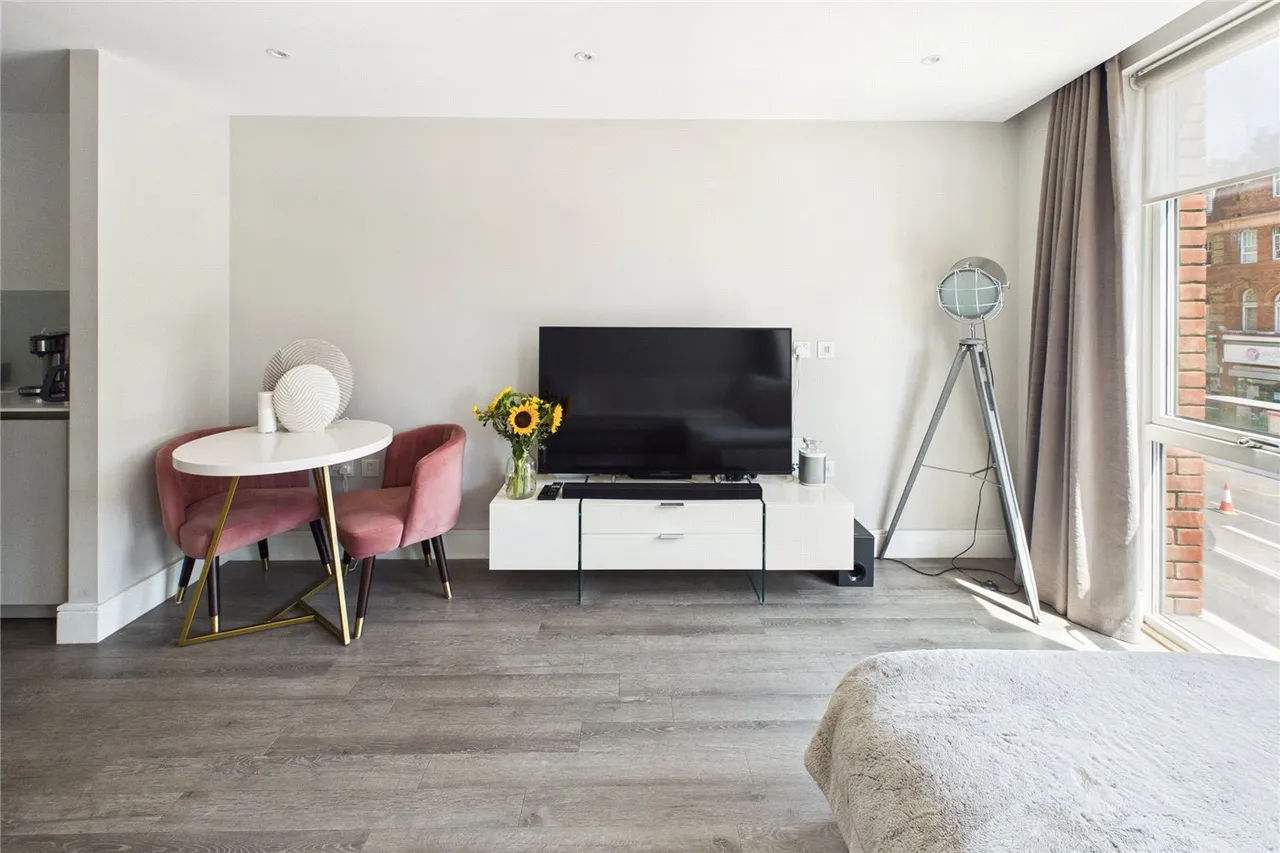 Gaumont Place, London, SW2, photo 11